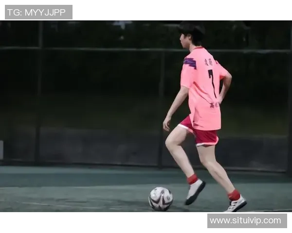 大学校园里的足球明星如何在学业与梦想之间找到平衡